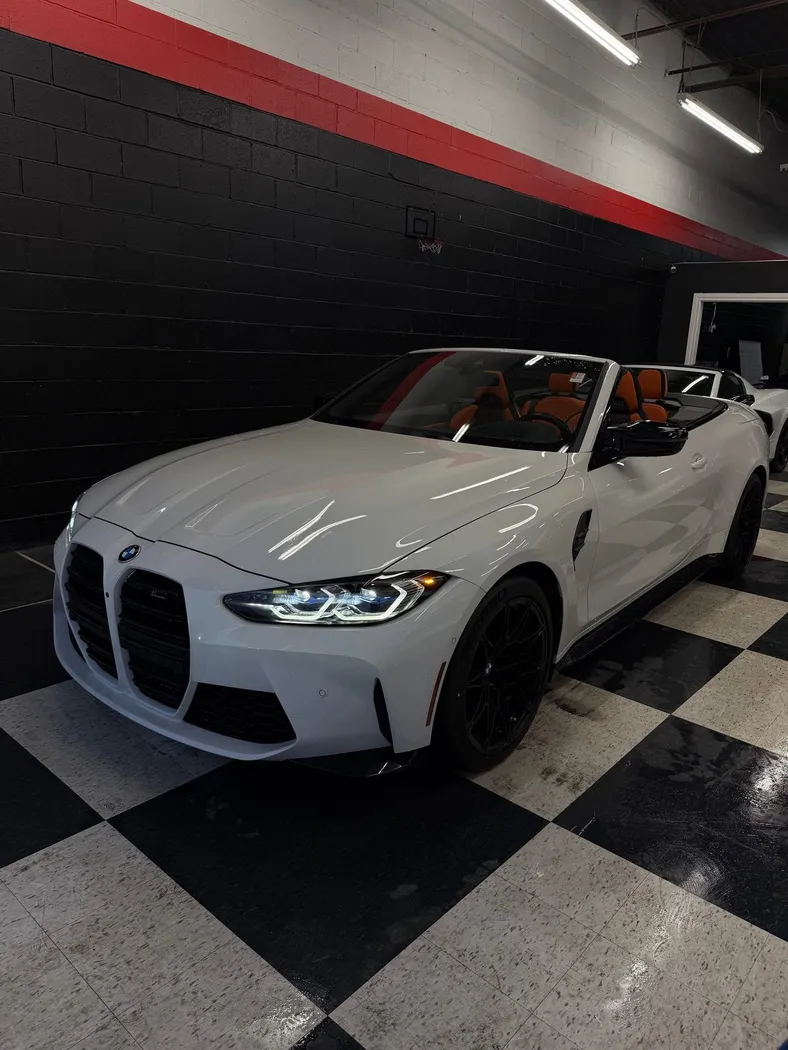 BMW M4 Competition Convertible photo 2