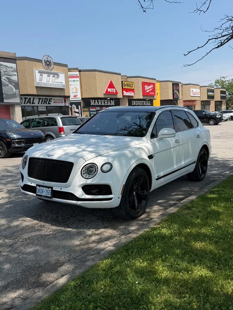 Bentley Bentayga photo 2