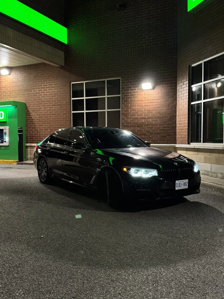 BMW 5 Series photo 2