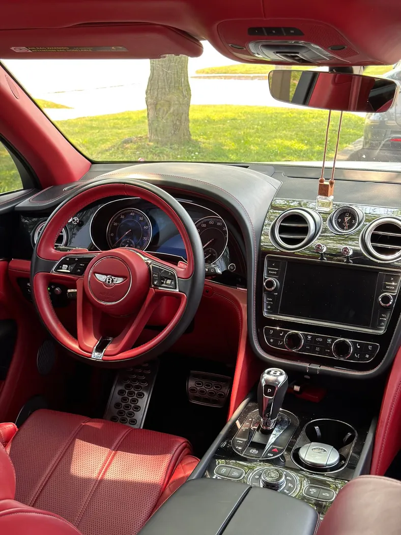 Bentley Bentayga photo 5