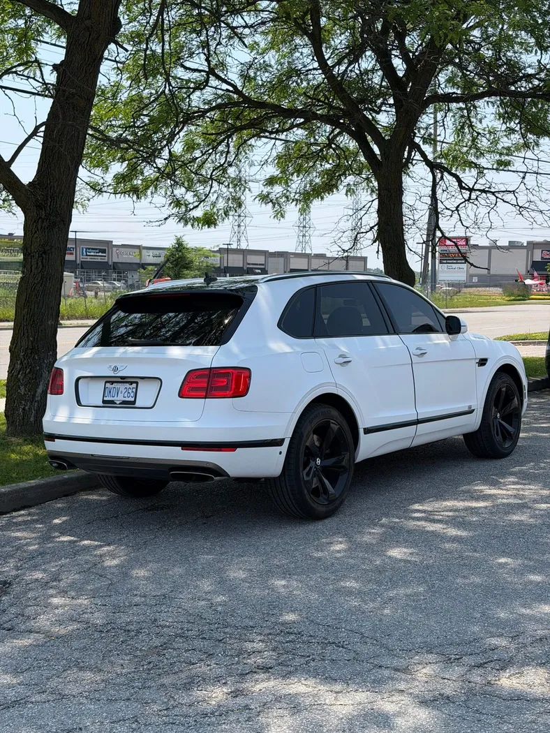 Bentley Bentayga photo 10